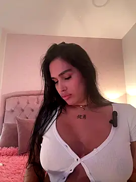 Snapshot of Bella__Wood chatting on November 2025 08:09:01 PM Bella Wood online show from November 2025 08:09:01 PM