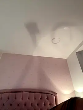 Snapshot of Bella__Wood chatting on November 2025 08:12:01 PM Bella Wood online show from November 2025 08:12:01 PM