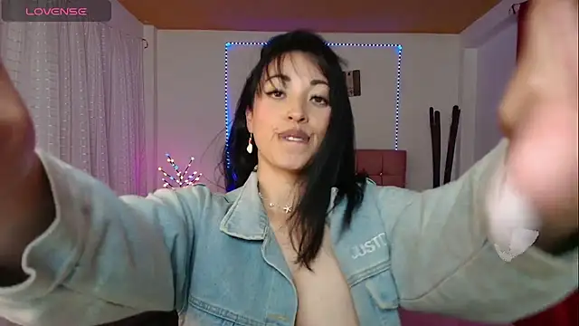 hannagomez 24 online show from June 2026 07:37:02 PM