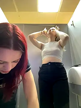 Snapshot of Cum_girlss chatting on November 2025 05:44:01 PM Cum girlss online show from November 2025 05:44:01 PM