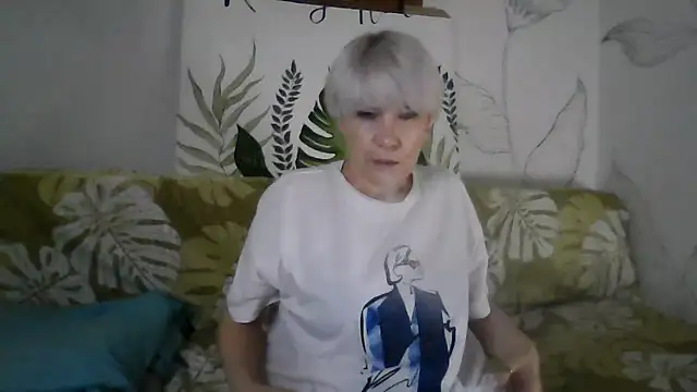 Catty Lady online show from November 2025 05:57:02 PM