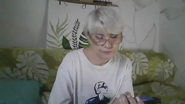 Catty Lady online show from November 2025 06:34:02 PM