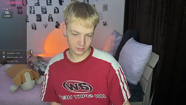 Snapshot of olivertasty chatting on October 2025 01:45:01 PM olivertasty online show from October 2025 01:45:01 PM