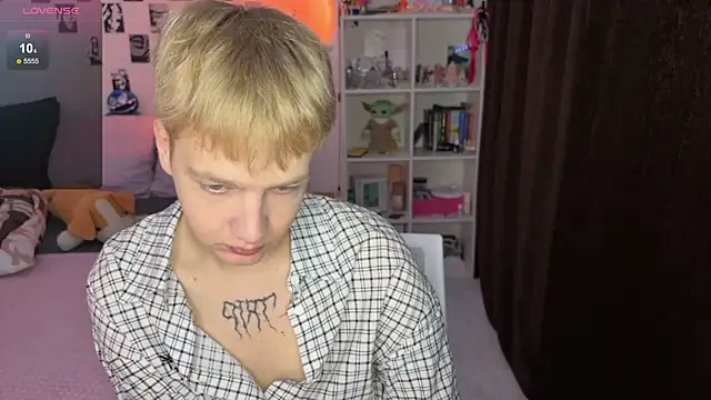 Snapshot of olivertasty chatting on November 2025 12:37:02 PM olivertasty online show from November 2025 12:37:02 PM