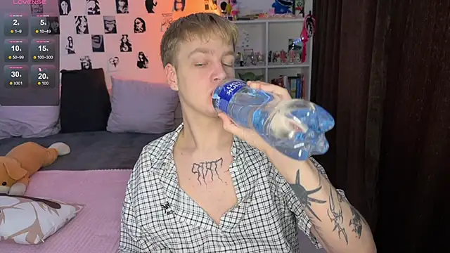 Snapshot of olivertasty chatting on November 2025 08:46:02 AM olivertasty online show from November 2025 08:46:02 AM