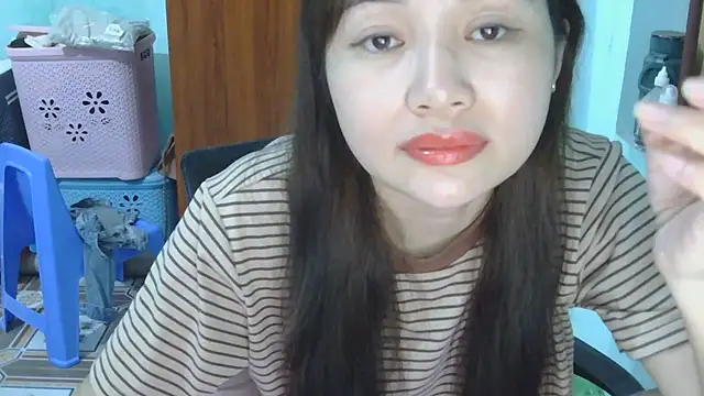 Uhem112 online show from October 2025 01:20:01 PM