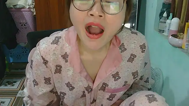 Uhem112 online show from November 2025 03:45:02 PM