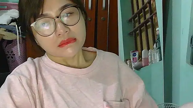 Uhem112 online show from November 2025 02:06:01 AM