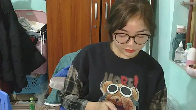 Uhem112 online show from November 2025 01:11:01 AM