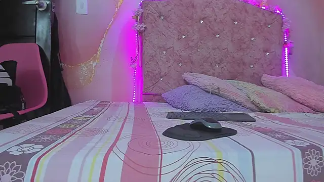 violet taylor  online show from January 2026 02:17:01 AM