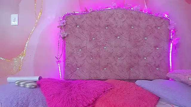 violet taylor  online show from March 2026 02:25:01 AM