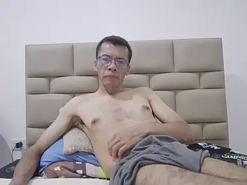 skinnylatino51 online show from January 2026 12:24:01 AM