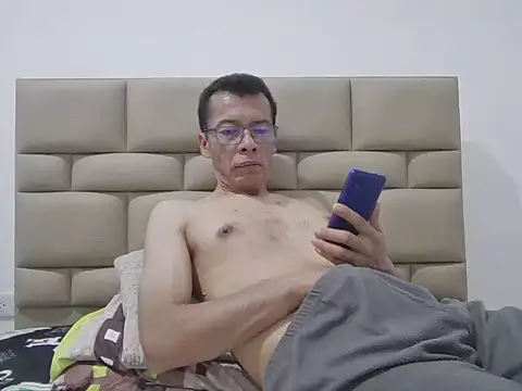 skinnylatino51 online show from January 2026 01:21:02 AM