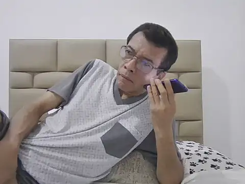 skinnylatino51 online show from February 2026 01:34:01 AM