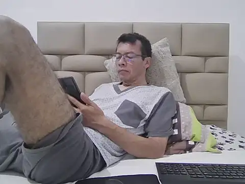 skinnylatino51 online show from April 2026 12:27:01 AM