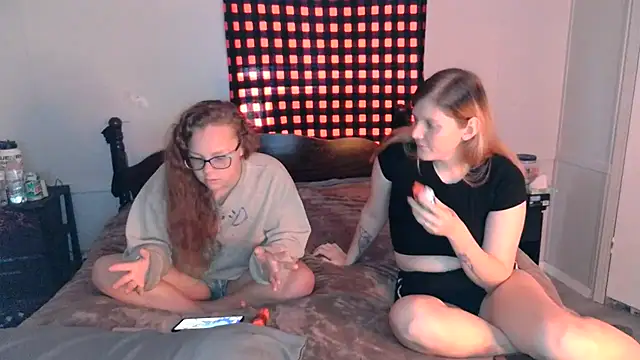 Snapshot of XxMidnightMysteryxX chatting on November 2025 04:06:01 PM XxMidnightMysteryxX online show from November 2025 04:06:01 PM