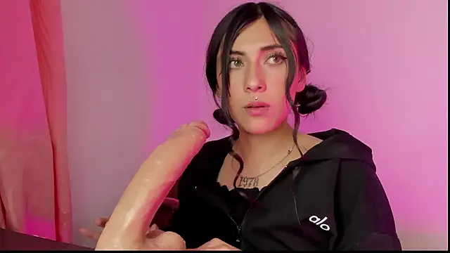 Alanaloiiss  online show from March 2026 02:28:02 AM