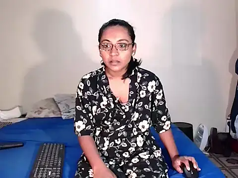 Snapshot of indiansweetflava chatting on October 2025 04:22:01 AM indiansweetflava online show from October 2025 04:22:01 AM