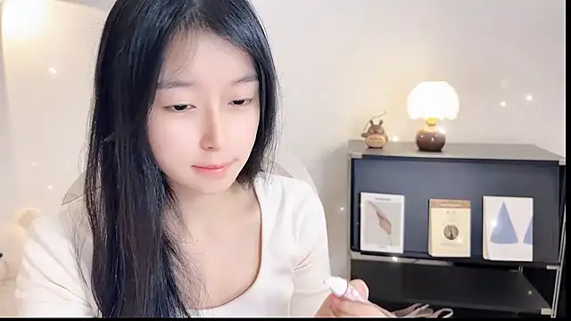 Snapshot of Onechestnut chatting on November 2025 12:28:01 PM Onechestnut online show from November 2025 12:28:01 PM