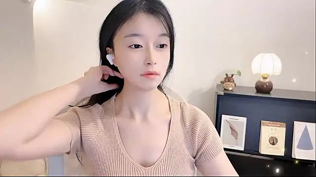 Snapshot of Onechestnut chatting on November 2025 12:04:01 PM Onechestnut online show from November 2025 12:04:01 PM