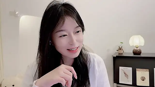 Snapshot of Onechestnut chatting on November 2025 06:18:02 AM Onechestnut online show from November 2025 06:18:02 AM