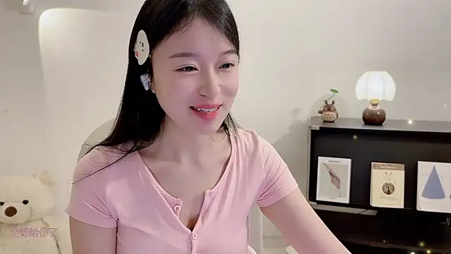 Snapshot of Onechestnut chatting on November 2025 06:27:01 AM Onechestnut online show from November 2025 06:27:01 AM