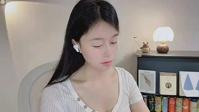 Onechestnut online show from April 2026 05:01:02 AM