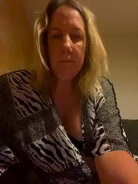 Snapshot of X-Victoria-X chatting on September 2025 04:12:01 AM X-Victoria-X online show from September 2025 04:12:01 AM