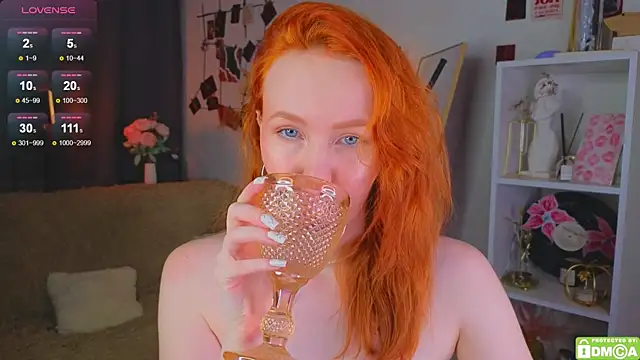 JoyceJones online show from November 2025 08:18:01 PM