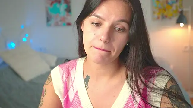 Snapshot of EwelynScott chatting on October 2025 01:34:01 PM EwelynScott online show from October 2025 01:34:01 PM