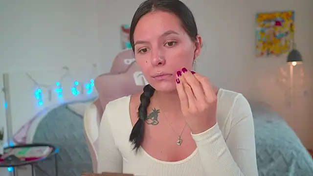 Snapshot of EwelynScott chatting on October 2025 10:05:01 AM EwelynScott online show from October 2025 10:05:01 AM