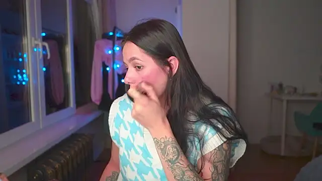 Snapshot of EwelynScott chatting on November 2025 07:15:02 PM EwelynScott online show from November 2025 07:15:02 PM