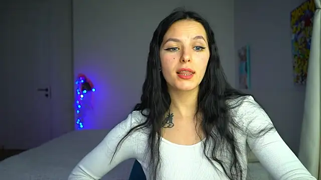 Snapshot of EwelynScott chatting on December 2025 01:37:02 PM EwelynScott online show from December 2025 01:37:02 PM