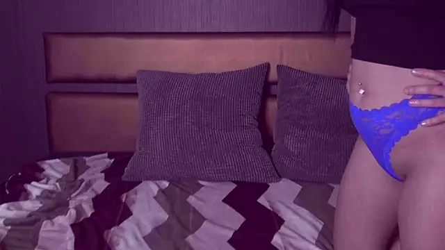 Snapshot of BustyBrunettes chatting on February 2025 02:40:02 AM BustyBrunettes online show from February 2025 02:40:02 AM