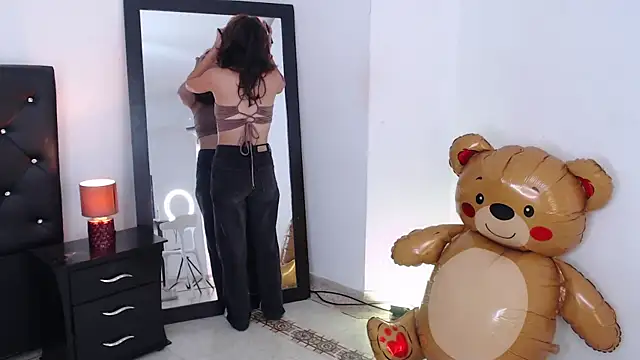 Snapshot of miascarlet_16 chatting on December 2025 01:38:01 PM miascarlet 16 online show from December 2025 01:38:01 PM