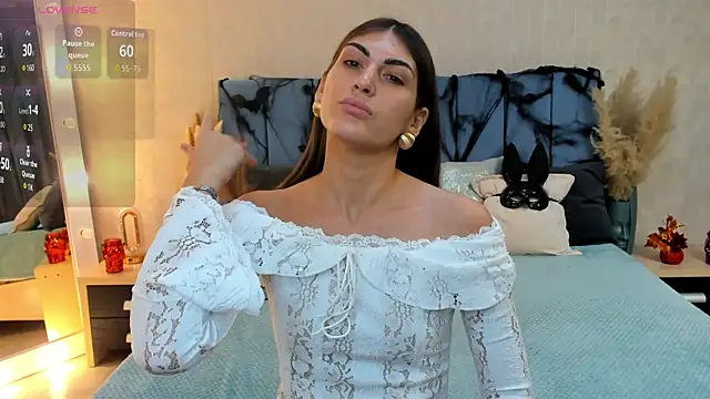 Snapshot of MaggieTurner chatting on October 2025 02:00:01 AM MaggieTurner online show from October 2025 02:00:01 AM