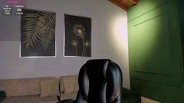 Snapshot of MeganScott chatting on December 2024 08:22:01 PM MeganScott online show from December 2024 08:22:01 PM