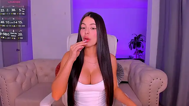 Snapshot of MeganScott chatting on February 2025 02:04:01 AM MeganScott online show from February 2025 02:04:01 AM