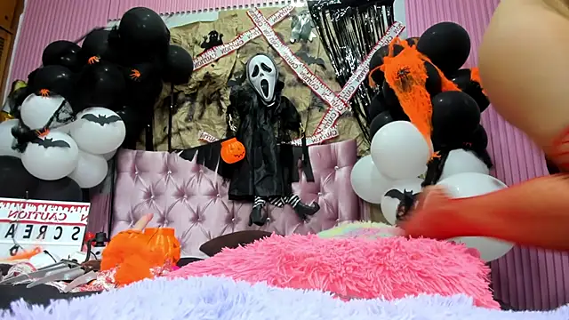 Snapshot of Mindy_19 chatting on October 2025 11:07:01 PM Mindy 19 online show from October 2025 11:07:01 PM