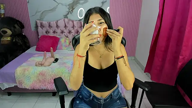 Snapshot of Mindy_19 chatting on November 2025 10:52:02 AM Mindy 19 online show from November 2025 10:52:02 AM