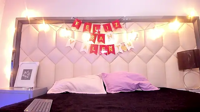 Scarletbigbug online show from February 2026 12:23:02 PM