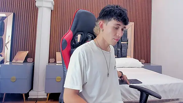 Michael blue online show from October 2025 08:22:01 PM