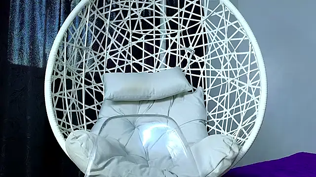 Snapshot of cuteeimy chatting on November 2025 07:01:02 PM cuteeimy online show from November 2025 07:01:02 PM