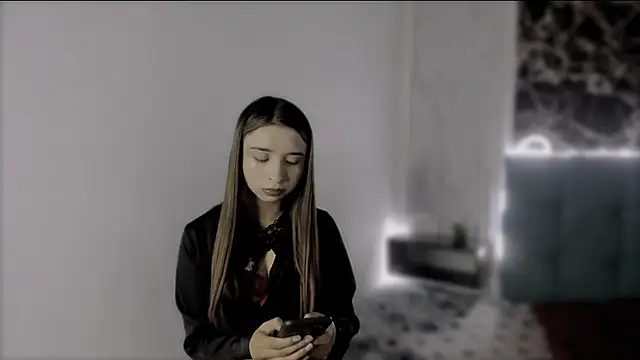 Snapshot of x_jules_ chatting on October 2025 12:20:01 AM x jules  online show from October 2025 12:20:01 AM