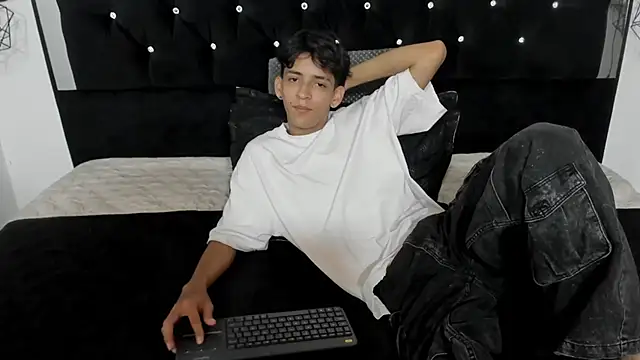 Sebas cat online show from February 2026 03:38:02 AM