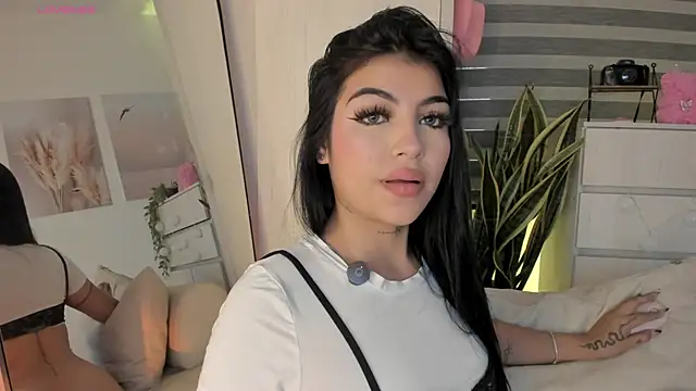 EmmyKenner online show from February 2026 11:47:02 AM