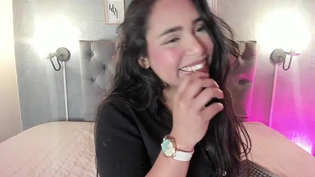 Snapshot of GiannaSlimJB chatting on September 2025 03:32:02 AM GiannaSlimJB online show from September 2025 03:32:02 AM