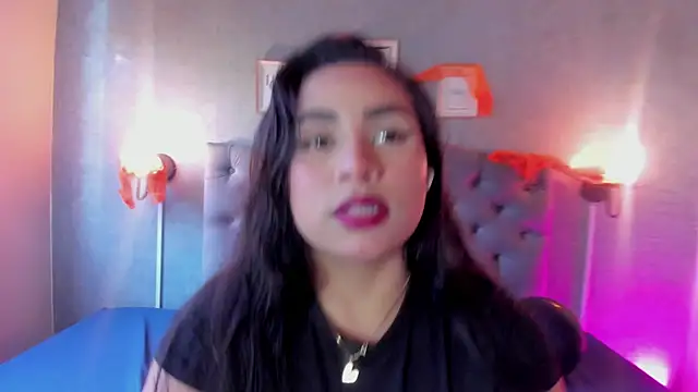 Snapshot of GiannaSlimJB chatting on October 2025 08:18:02 PM GiannaSlimJB online show from October 2025 08:18:02 PM