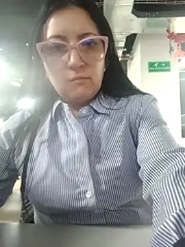 Snapshot of Romina693 chatting on November 2025 06:13:01 AM Romina693 online show from November 2025 06:13:01 AM