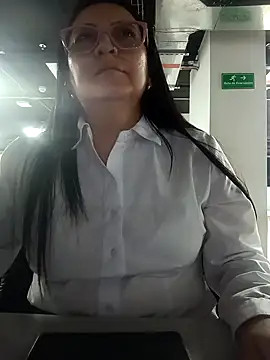 Snapshot of Romina693 chatting on November 2025 06:46:01 AM Romina693 online show from November 2025 06:46:01 AM